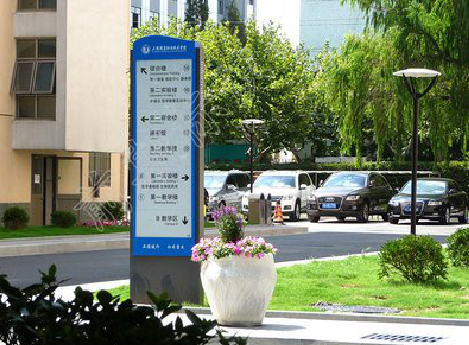 天门哪些因素影响宣传栏的制作？